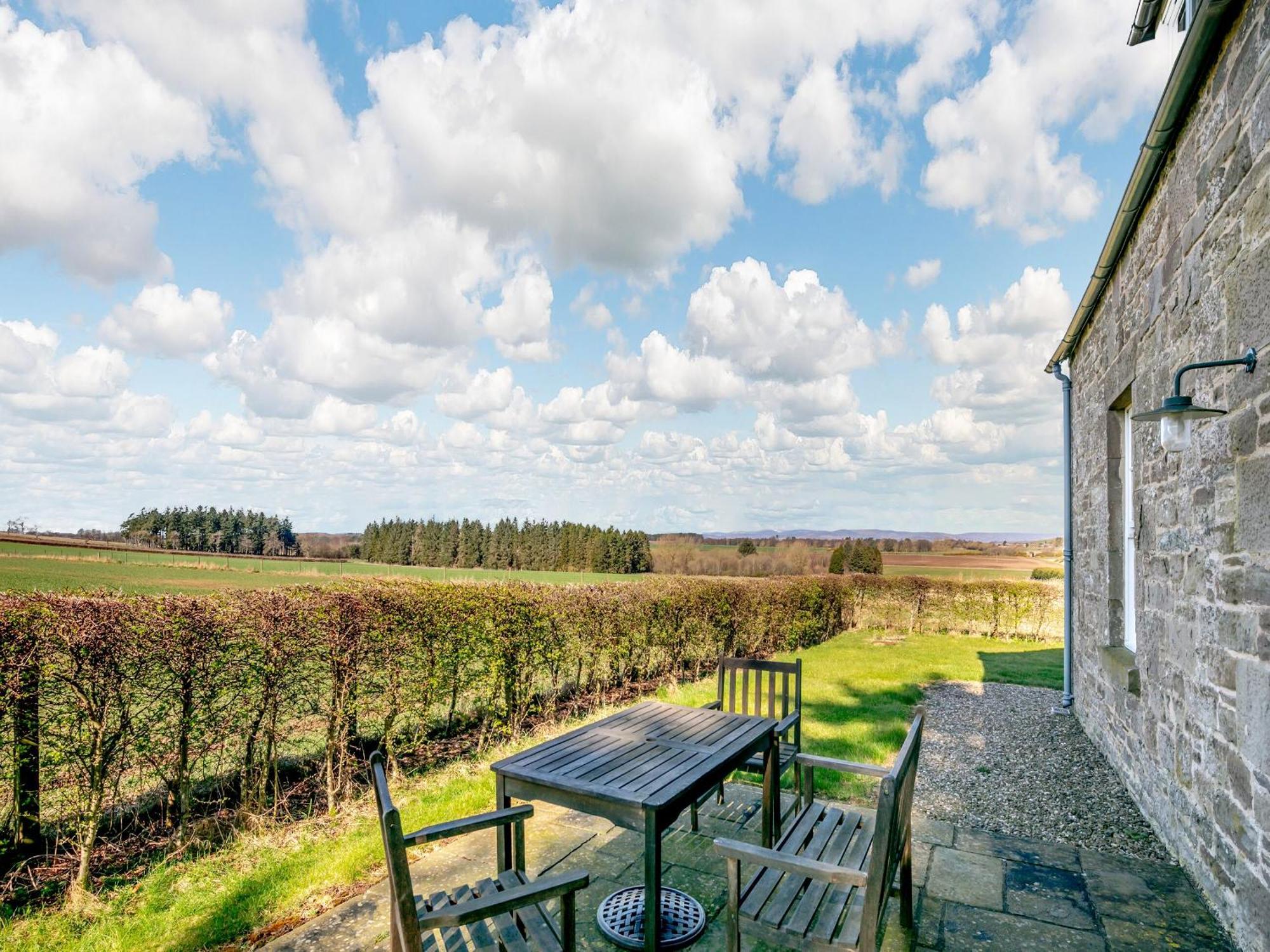 Meadowgreen Farmhouse Forfar Exterior foto